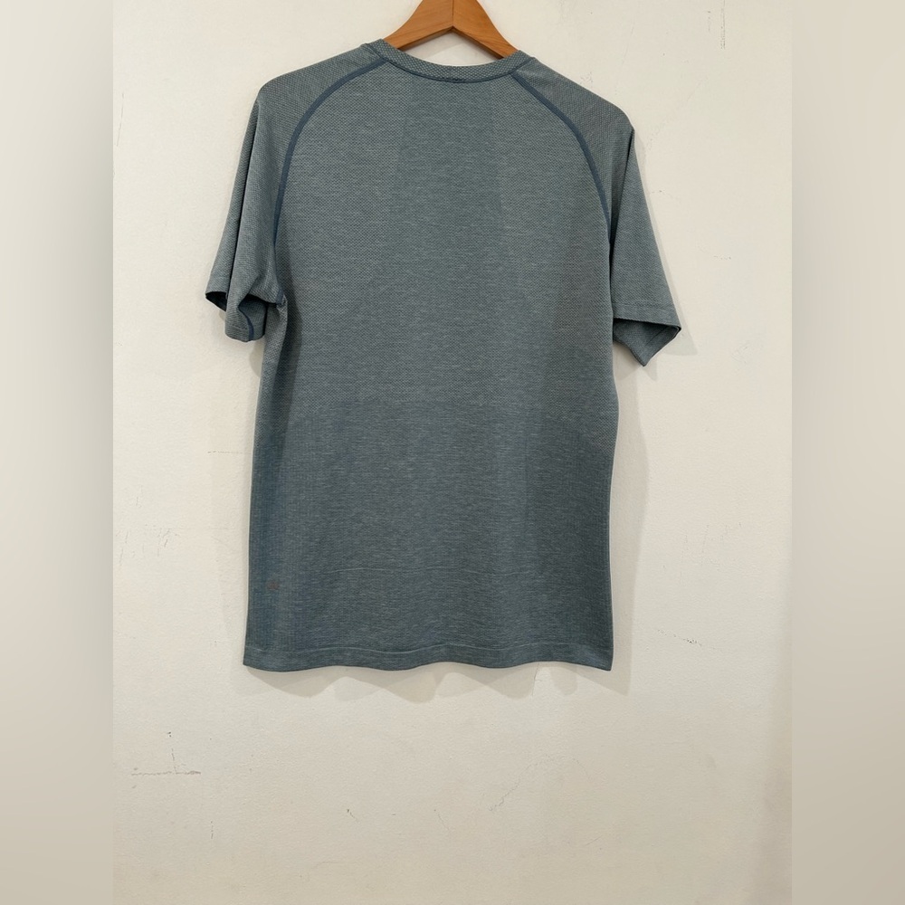 Lululemon Metal Vent Tech Surge Short
Sleeve XL ~L - Picture 4 of 9